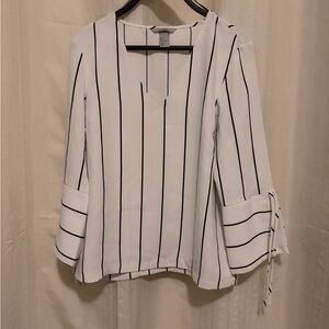 H&M White V-neck blouse